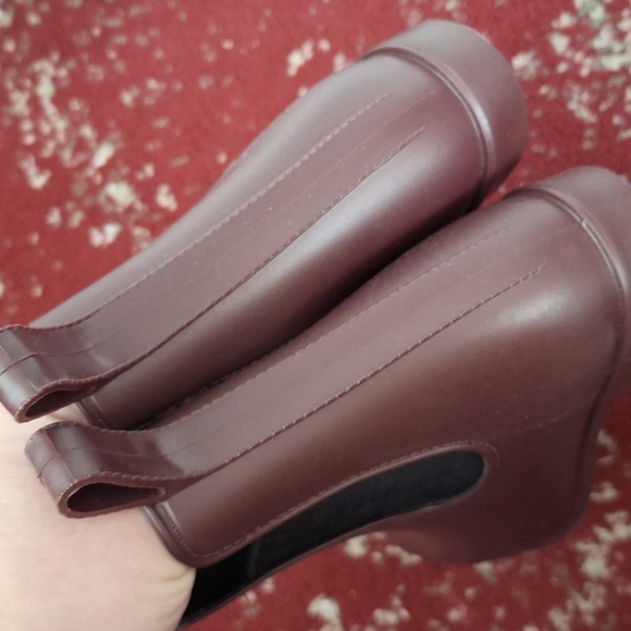 Burgundy Chelsea Waterproof Rain Boots Size 10 - Picture 2 of 3